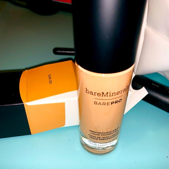 Bare Minerals Bare Pro Performance Wear Liquid 24-hr Foundation - Picture 1 of 2